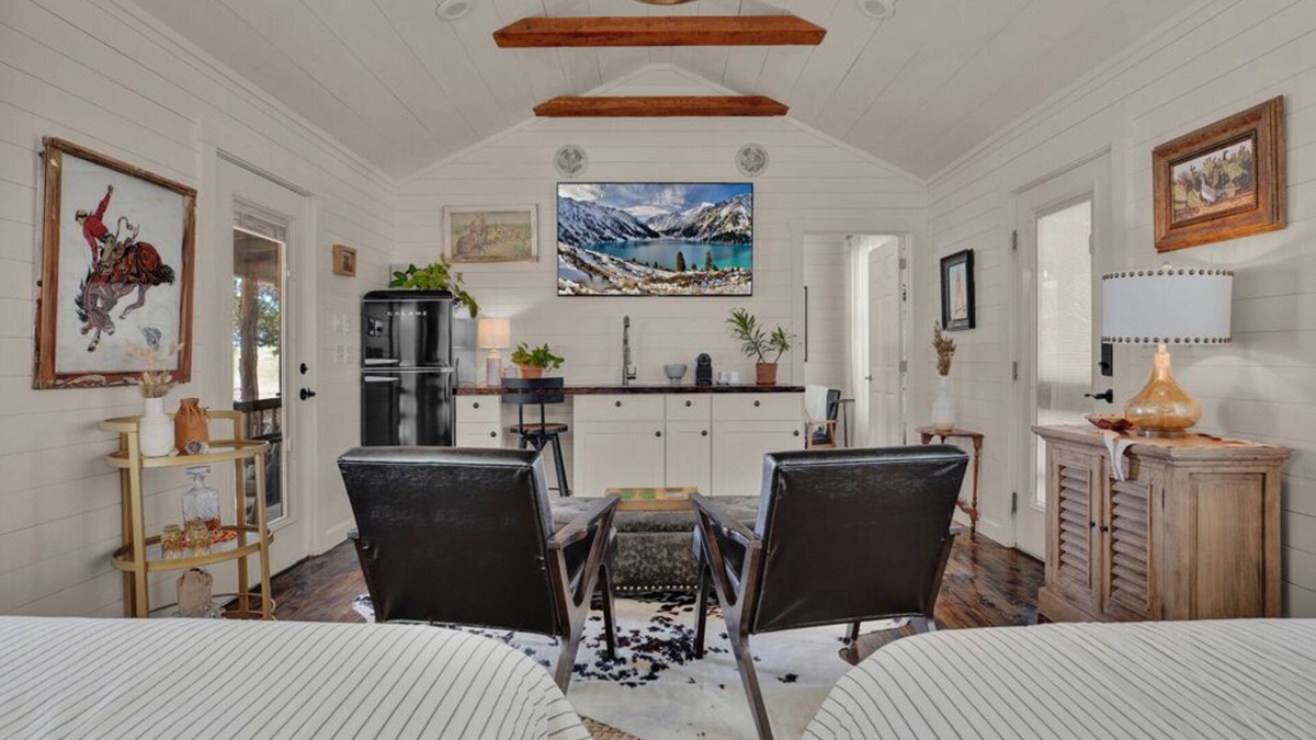 Stonewall Cabin | Cozy Chic Cabin with Cowboy Pool on Texas Wine Trail