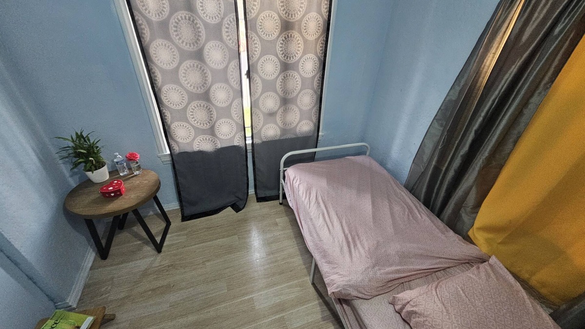 Huntington Park House | Cozy chill clean safe and peaceful spot 1 min from transportations near stores