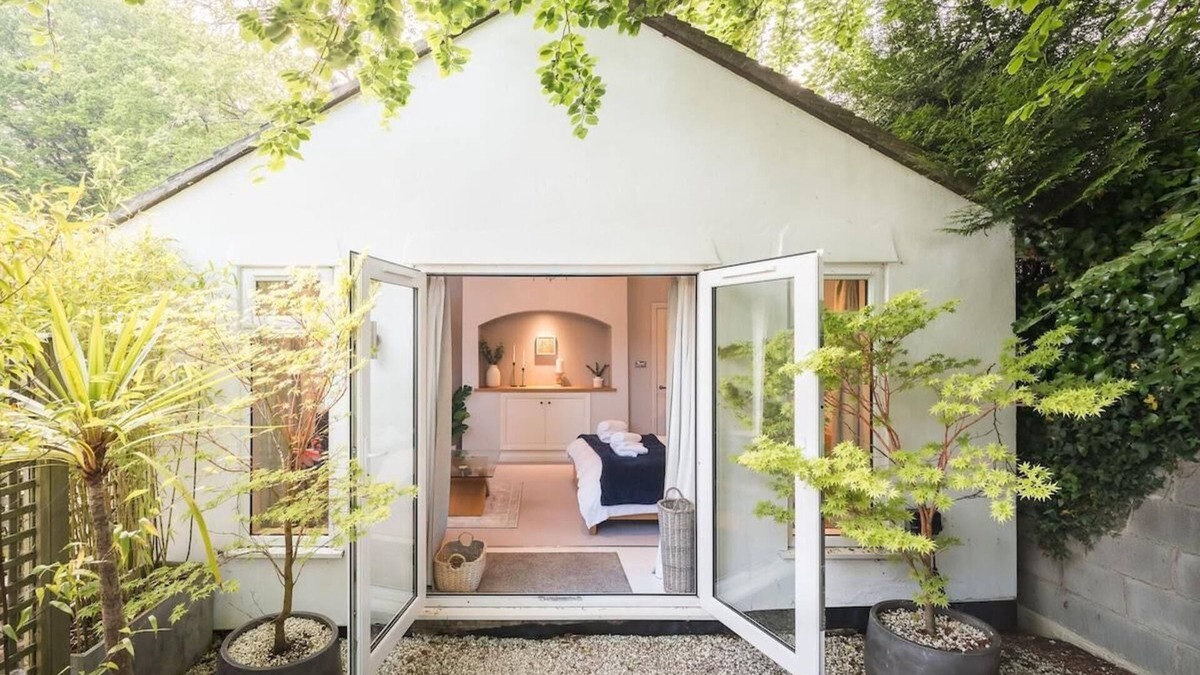 Failand Apartment | Cozy City Retreat in Bristol with parking & patio
