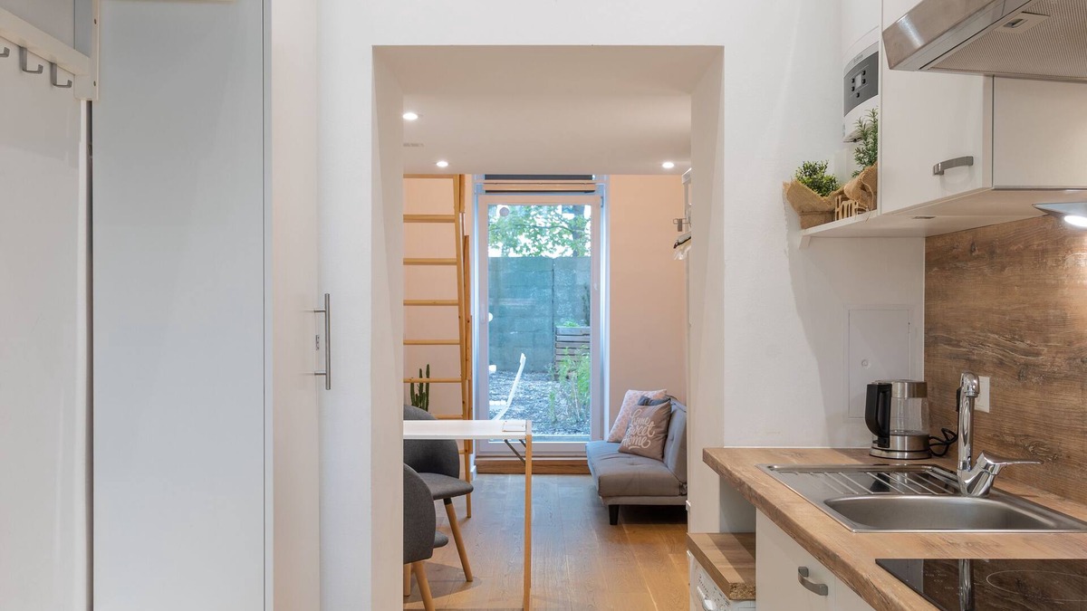 Neulerchenfeld Condo | Cozy City Studio, big Private Garden, 8 min to city center