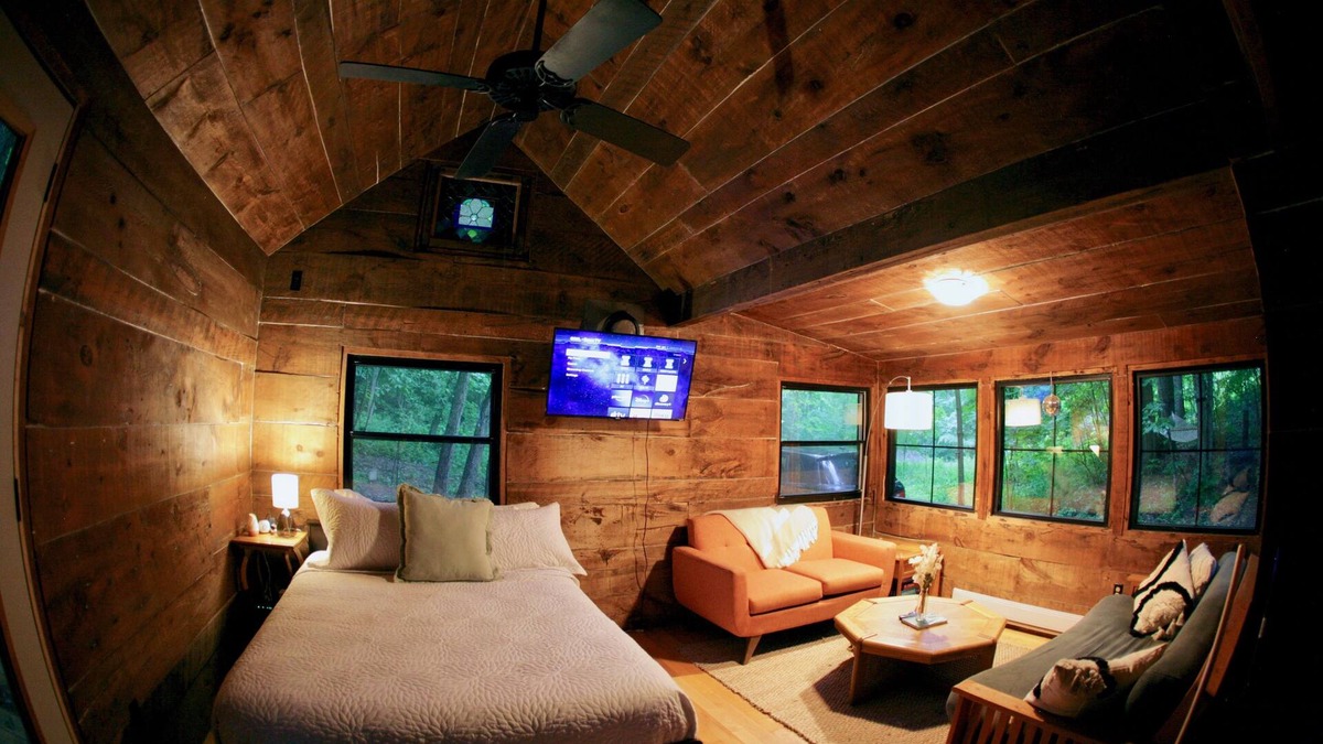 Burlington Cabin | Cozy Clappison Cabin - 8 acres of private forest!🌳
