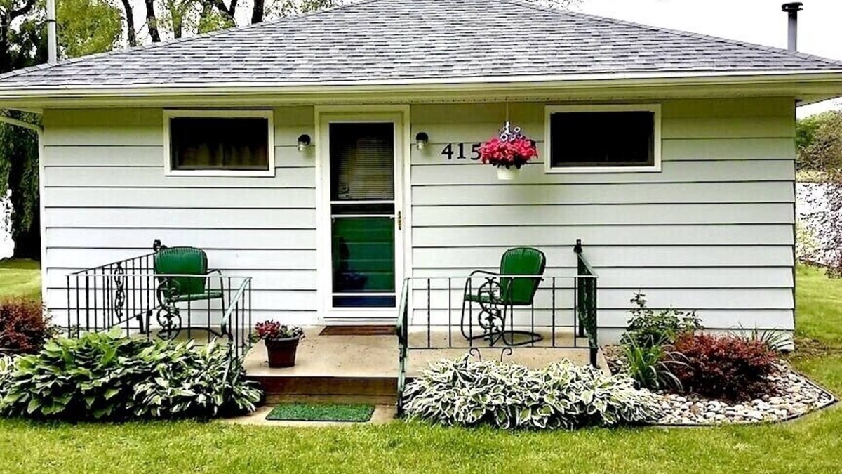 Angola Cottage | Cozy Classic Cottage Right on The Water + Private Dock