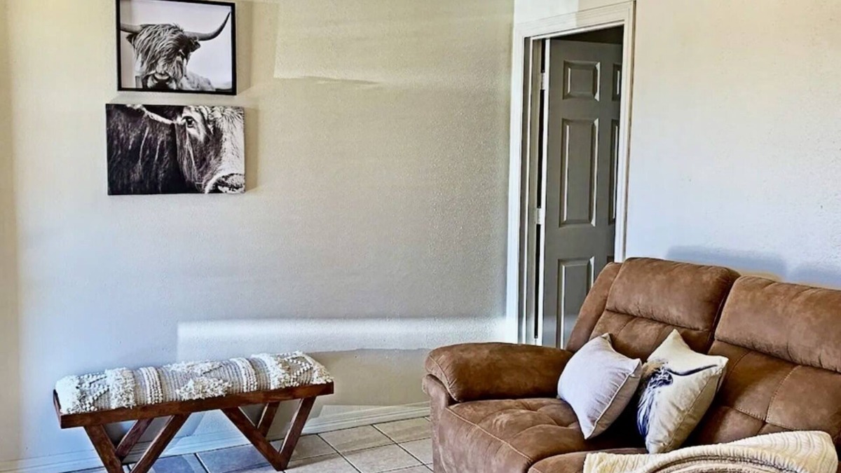 Madisonville Apartment | Cozy, clean and lovely 1 bedroom apartment with full kitchen. Pet friendly!