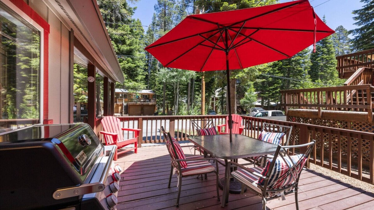 Donner Lake Woods House | Cozy Clean Cabin for Families or Groups by Donner Lake's West End