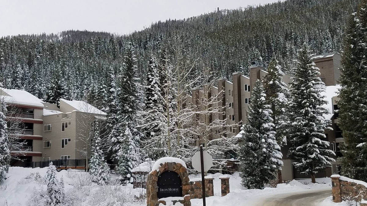 Winter Park Condo | Cozy, Clean, DIRECT Ski-in Ski-Out Top-Floor Studio at Iron Horse