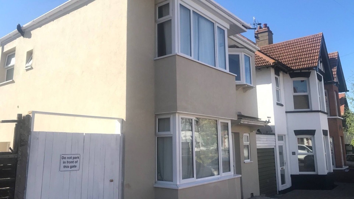 Westcliff-on-Sea Apartment | Cozy CLEAN studio near Southend Airport/Hospital
