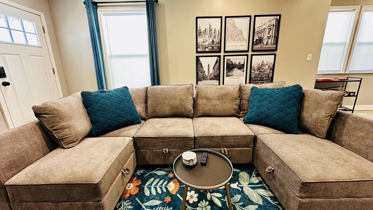 Mapleton/Fall Creek House | Cozy & Close to It All – Indy, Near Downtown, Stadiums & Attractions, Sleeps 6