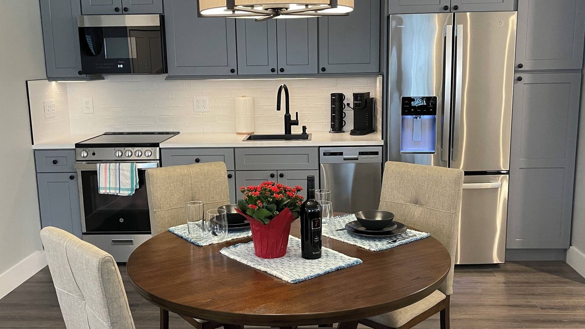 Langley House | Cozy Coach private and quiet Langley Township with WiFi, AC