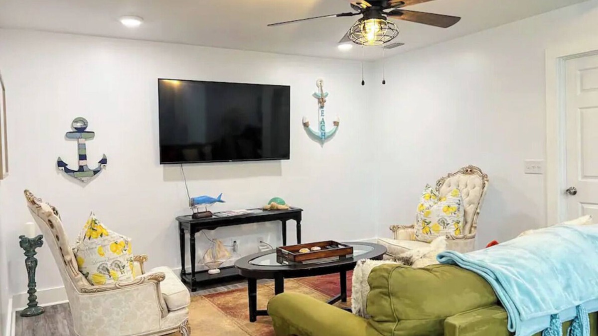 Country Club Estates House | Cozy Coastal Abode- 4bed,3bath