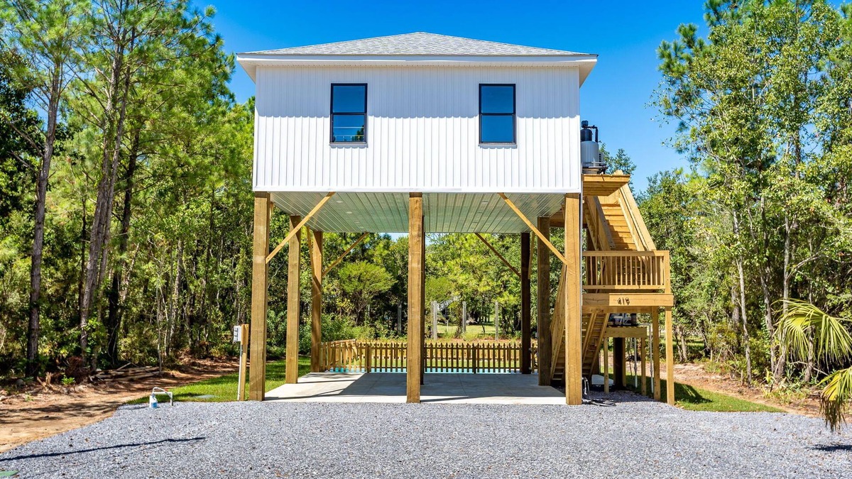 Henderson Point House | Cozy Coastal Cottage w/ dock, boat launch and a pool!!
