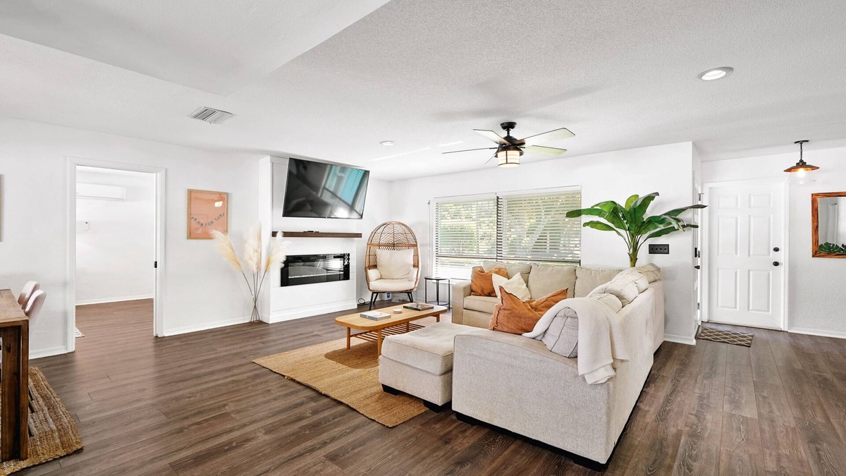 Palm Harbor House | Cozy Coastal Home: Pool + Close to Beaches