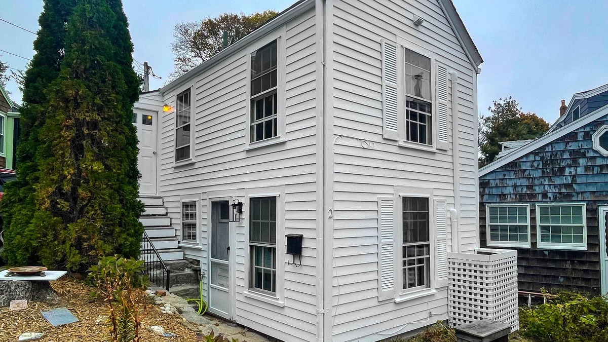 Rockport House | Cozy coastal home with open interior, central AC, & streaming