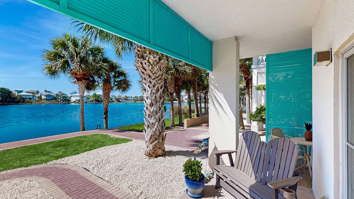 Sunnyside Condo | Cozy coastal condo with shared pool/hot tub, and beach access-dog friendly