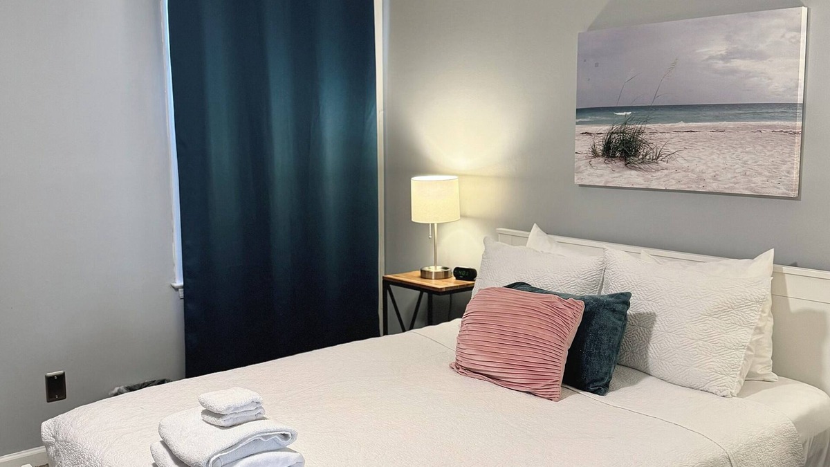 Norfolk - Virginia Beach House | Cozy Coastal VB Townhome 15 mins from Oceanfront with 8-ft Fence and Beach Gear!