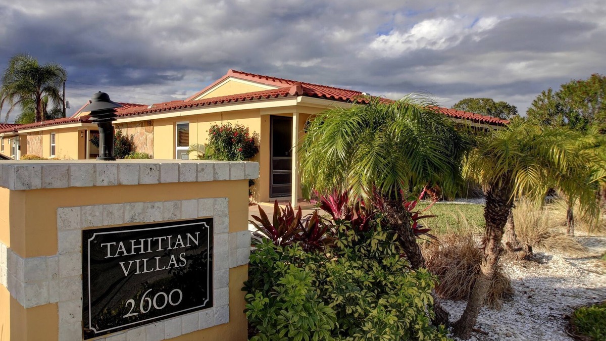 Dunedin Villa | Cozy Coastal Villa - Close To Beaches, Parks, Shops, Walking & Bike Trails