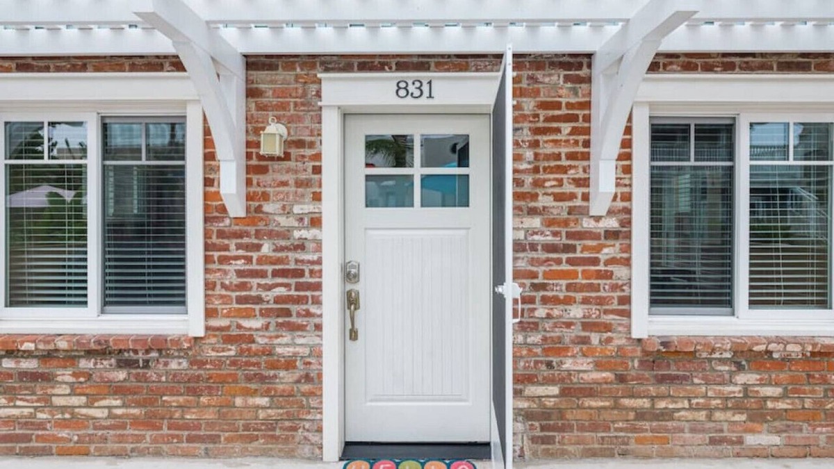Mission Beach House | Cozy Coconut Cottage with A/C!