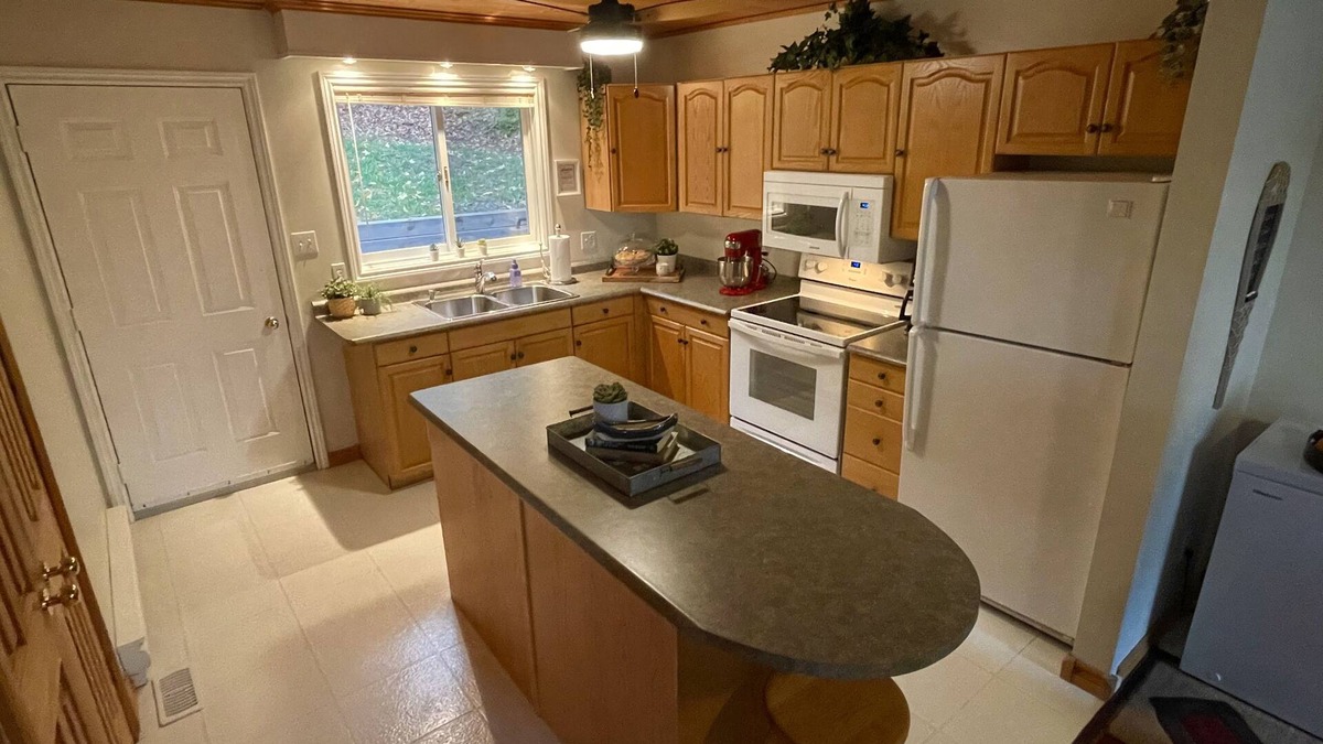 Faraday Cottage | Cozy Coe Island Oasis