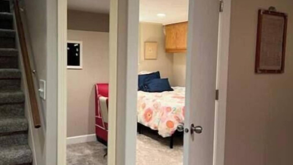 College Hill Apartment | Cozy College Hill Cutie!