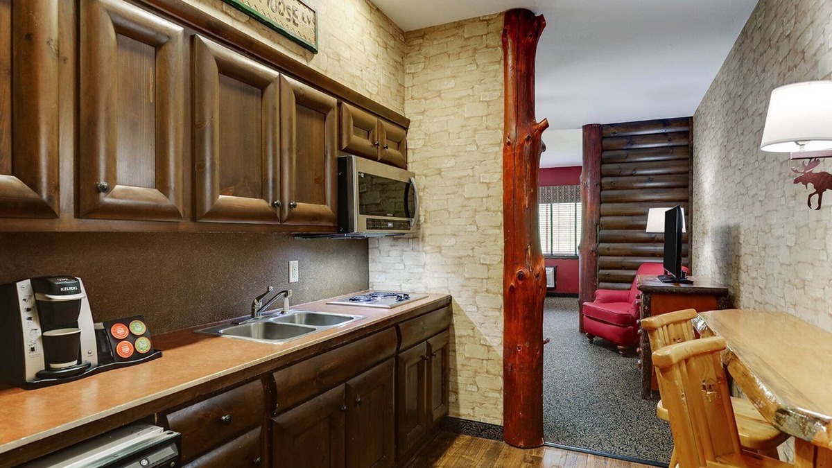 Columbia Hotel | Cozy Columbia Stay w/Rustic-Charm Suites & Modern Amenities | 3 Units