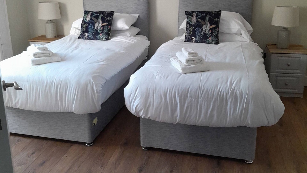 Roundwood Cottage | Cozy, comfortable cottage on an alpaca farm