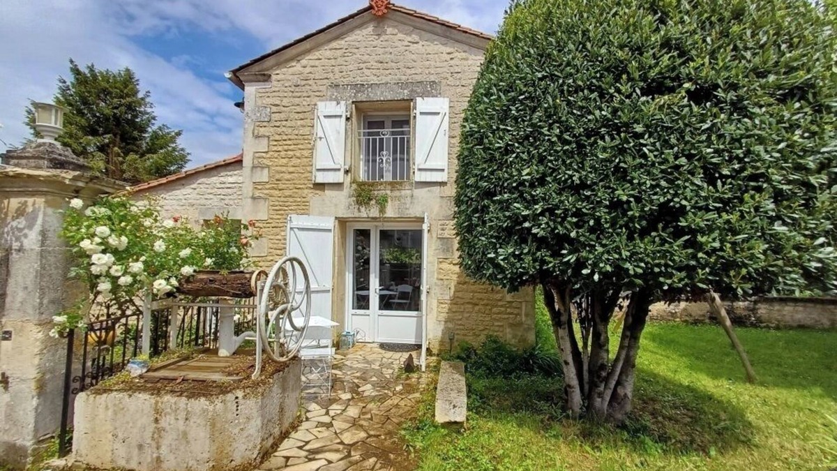 Rouillac House | Cozy, comfortable gite, in the center of Rouillac, with private garden.