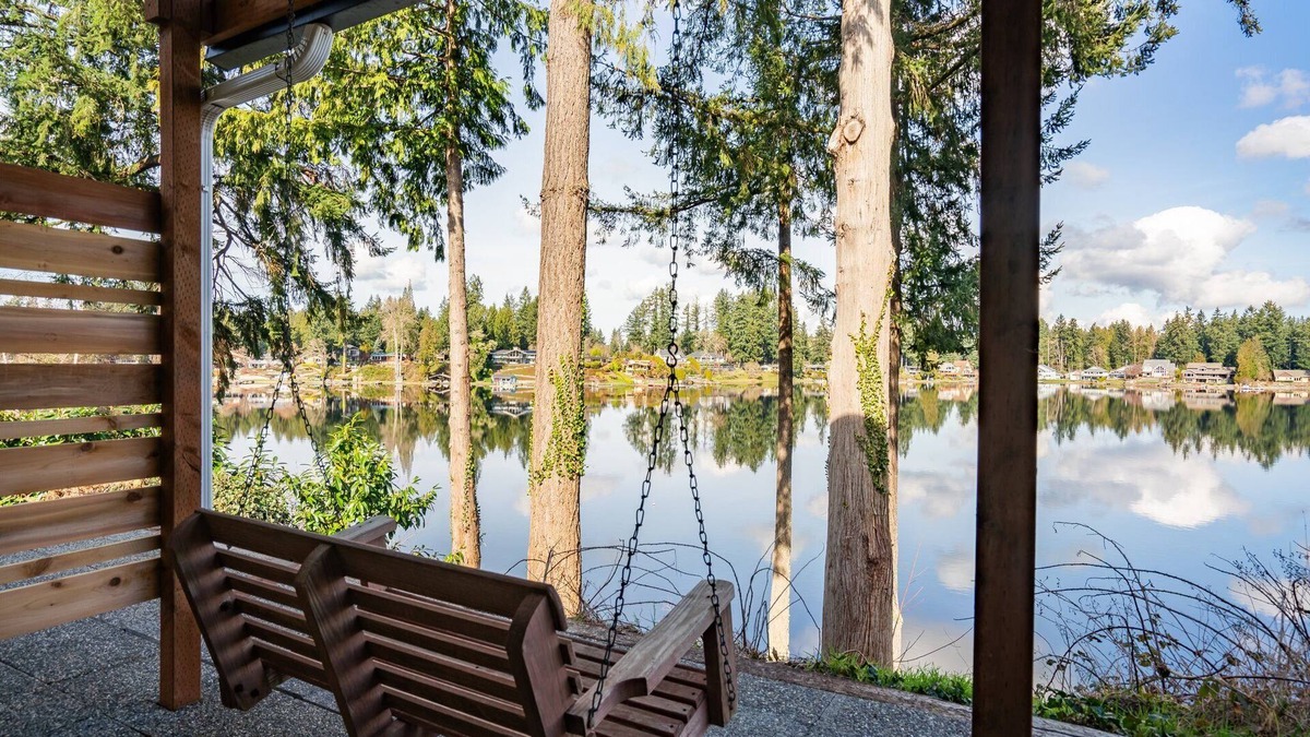 Lacey House | Cozy, comfortable, peaceful, unique lakeside house w beautiful views/Olympia