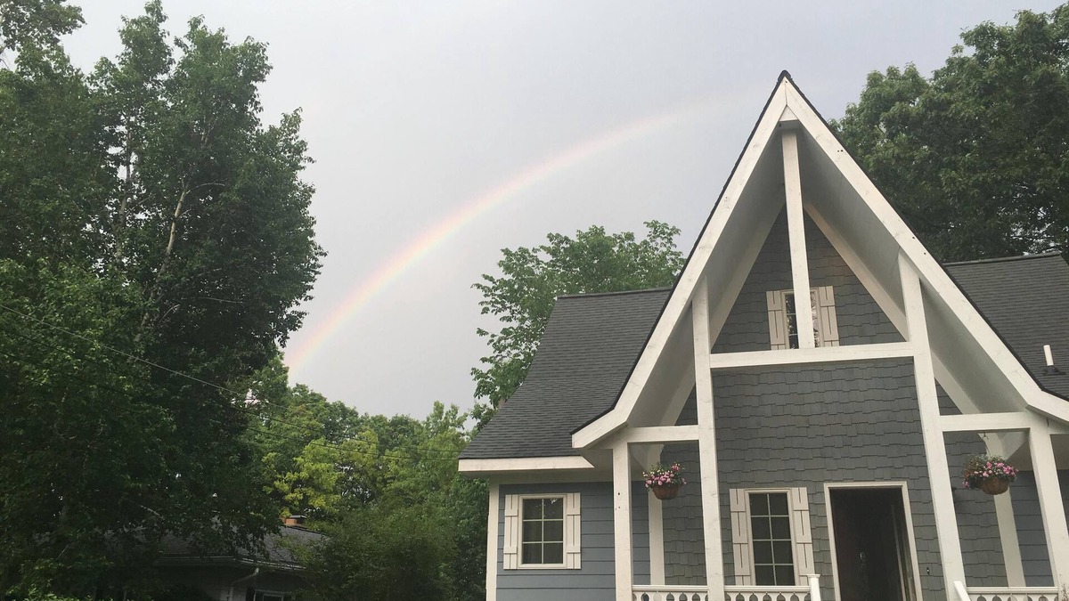 Goodrich House | Cozy, Comfortable, Swiss Chalet on Big Fish Lake
