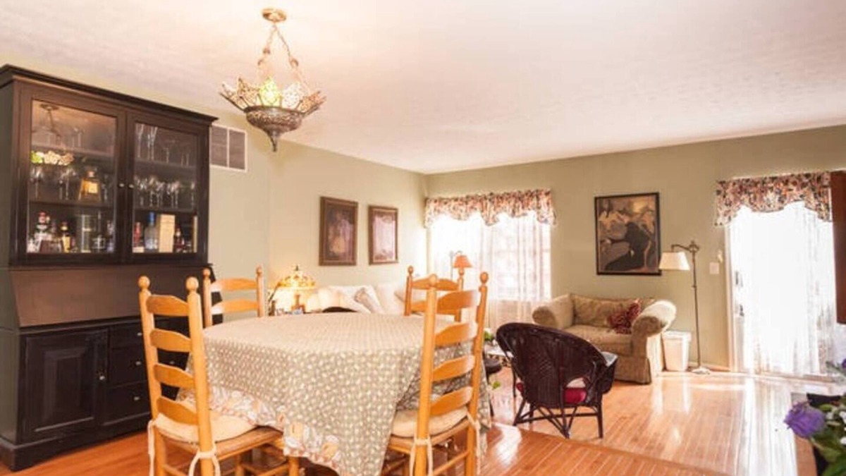 Fairfax House | Cozy Comfortable Townhome- Your Home Away From Home!