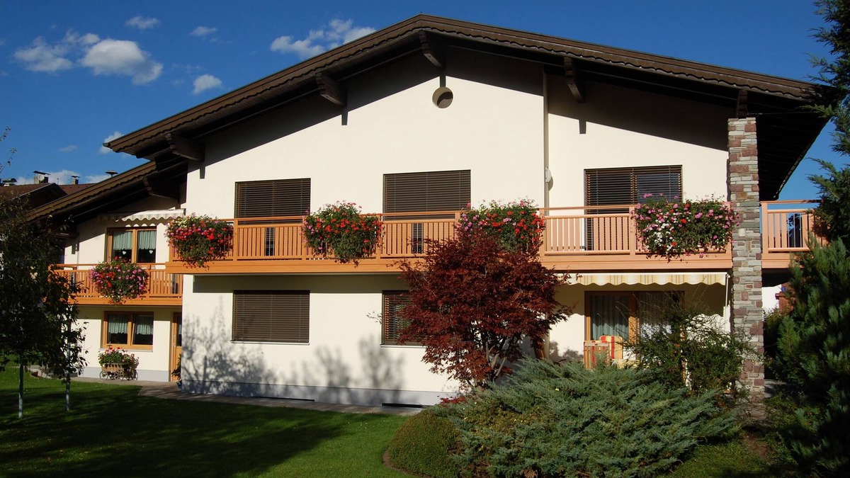 Hoefen Apartment | Cozy, comfortable vacation apartment in a quiet location with a view of the mountains