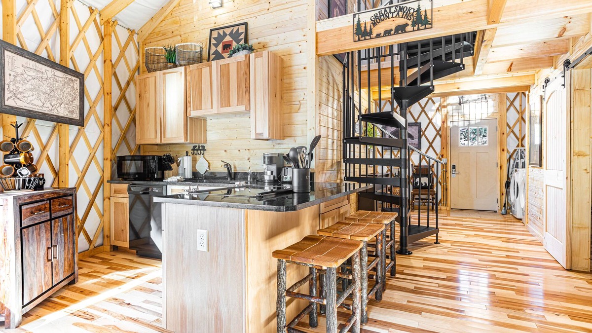 Pigeon Forge Cabin | Cozy Comforts 1br Huge Deck Hot Tub & Gas Grill - Next to Dollywood!