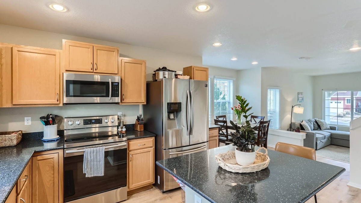 The Meadows House | Cozy Comfy 3 Bedroom Stay! Family sized home