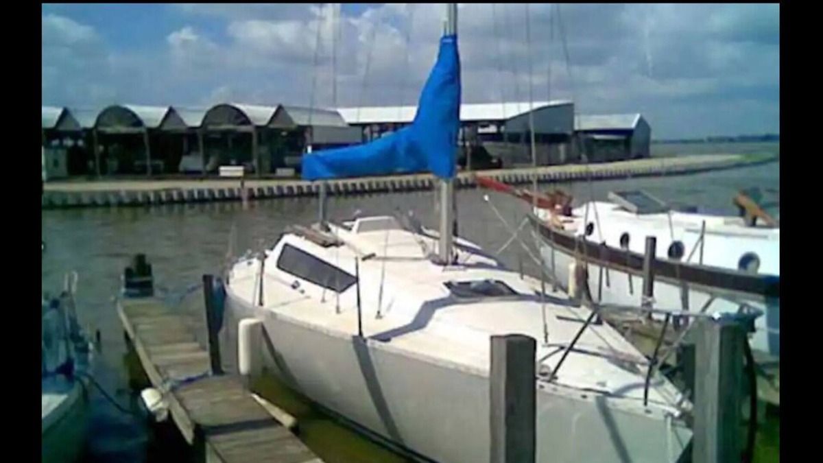Belmar Boat Rental | Cozy, Comfy and Quaint Blue Sailboat