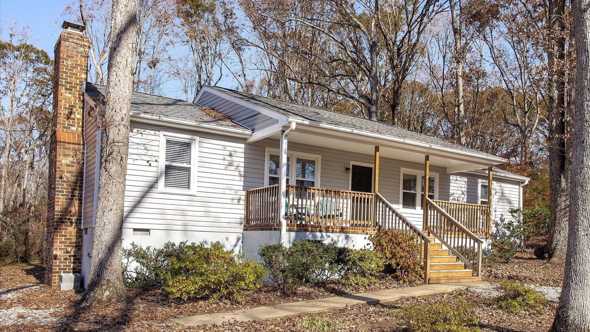Goochland House | Cozy, Comfy, Convenient, Dog Friendly