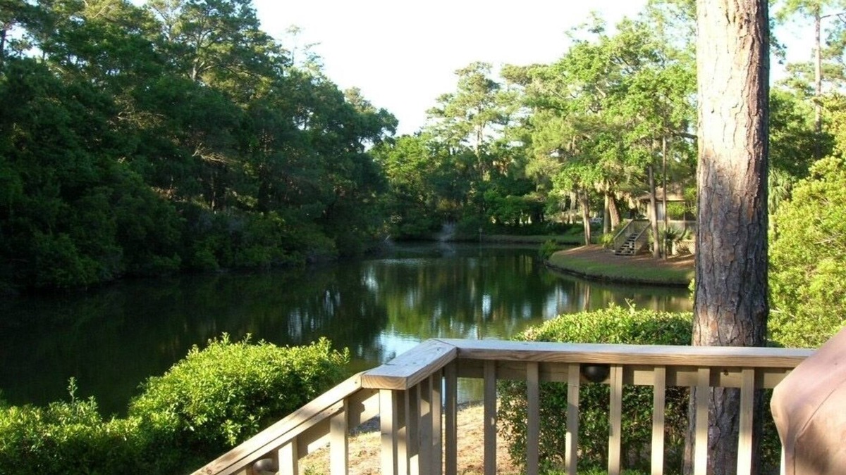 West Beach Cottage | Cozy, Comfy Cottage, Lagoon view, Walk to beach/pool. Great location, location