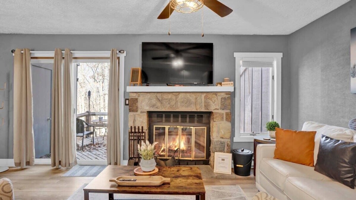 White Haven House | Cozy & Comfy | Steps to Jack Frost Skiing & Golf