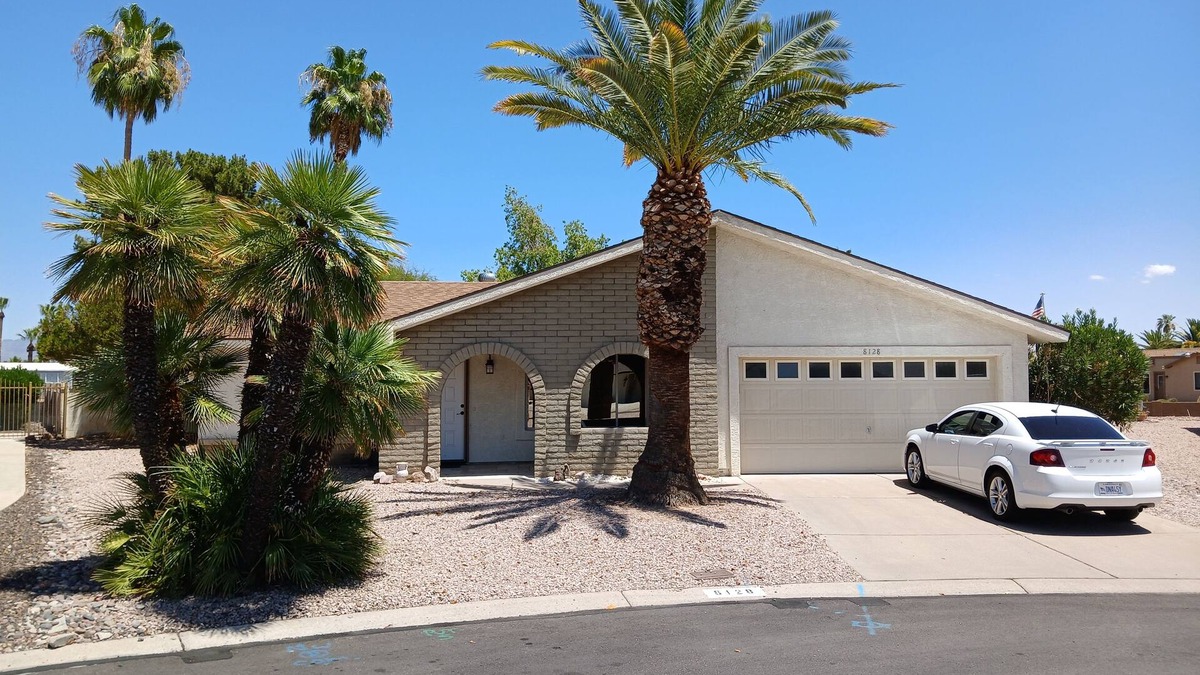 Fountain of the Sun House | Cozy completely remodeled 2-bedroom house on the golf course in sunny Mesa Az