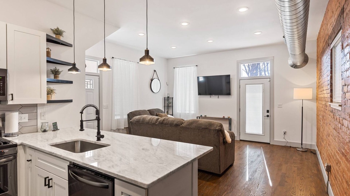 Walnut Hills Condo | Cozy Condo <10min to Downtown, Events, Biz District, Universities, Hospitals