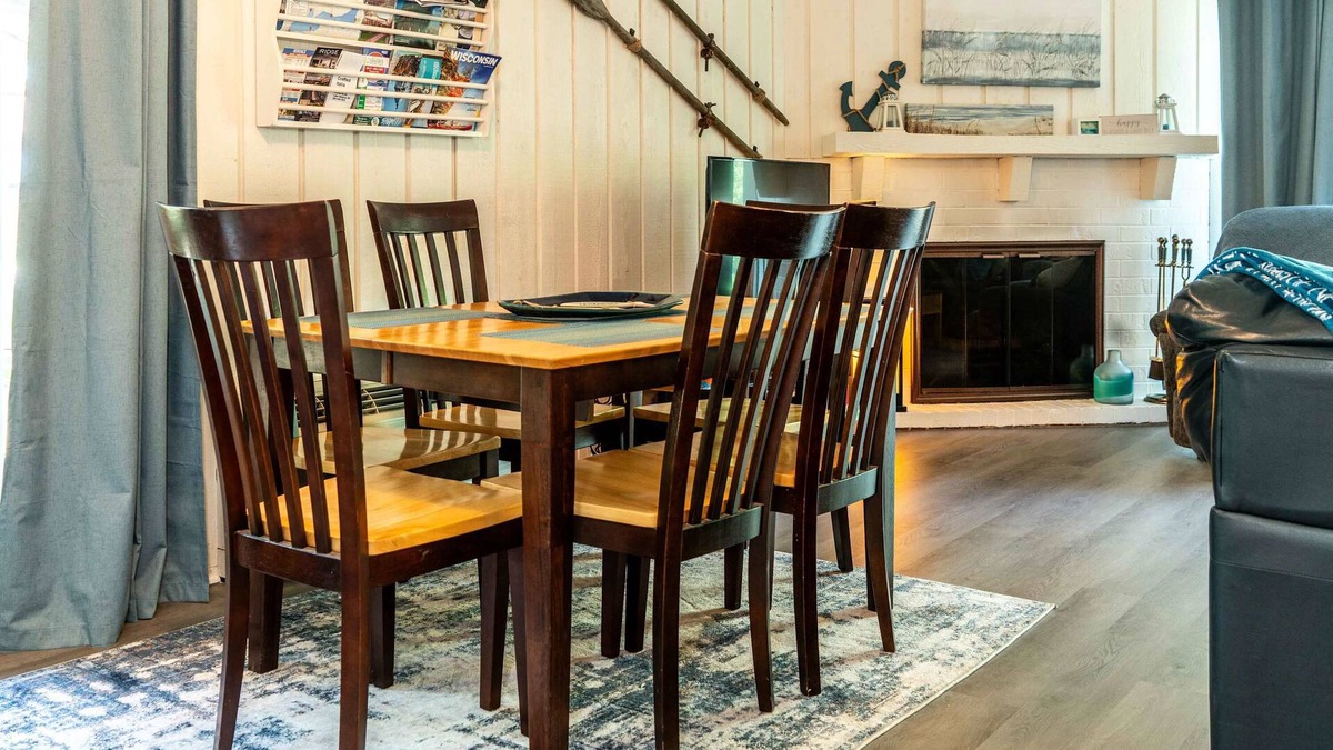 Lake Geneva Condo | Cozy Condo at Interlaken! Stay & Play on Lake Como