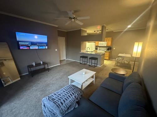 Camelback East Apartment | Cozy Condo in Gated Community with Pool by PHX Airport, Tempe, and Old Town