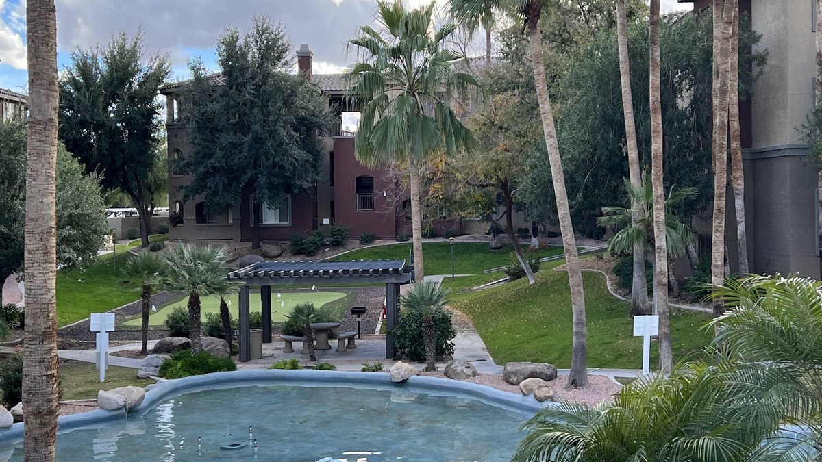 Tempe House | Cozy Condo in Resort Gated Community ! Across Papago Golf Club ! Mins to airport