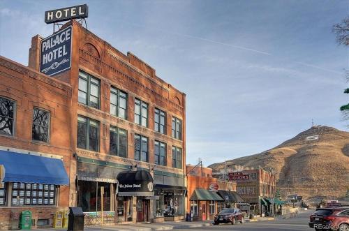 Salida House | Cozy Condo In The Historic Palace Hotel, Downtown