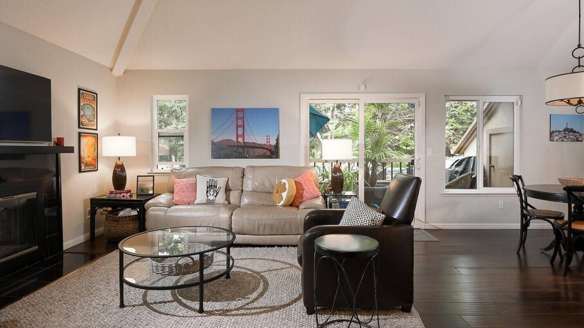Willow Glen Condo | Cozy condo near downtown Campbell - like a birdhouse!