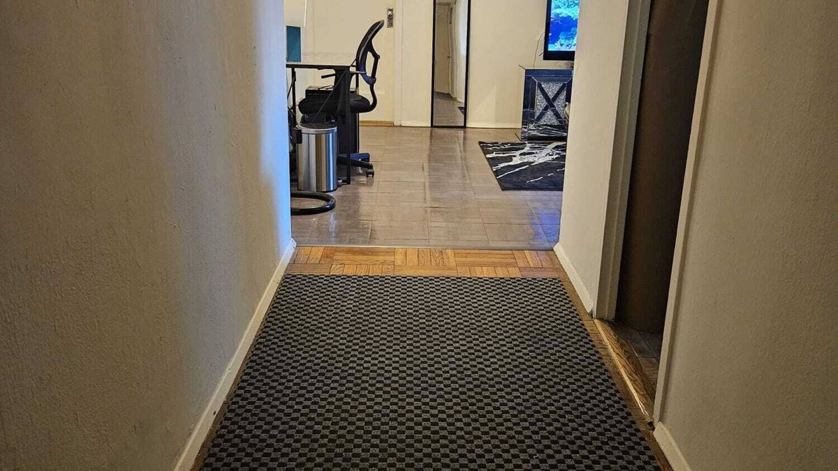 East Bronx House | Cozy Condo Quiet Neighborhood In The Bronx! 30 minutes to Manhattan
