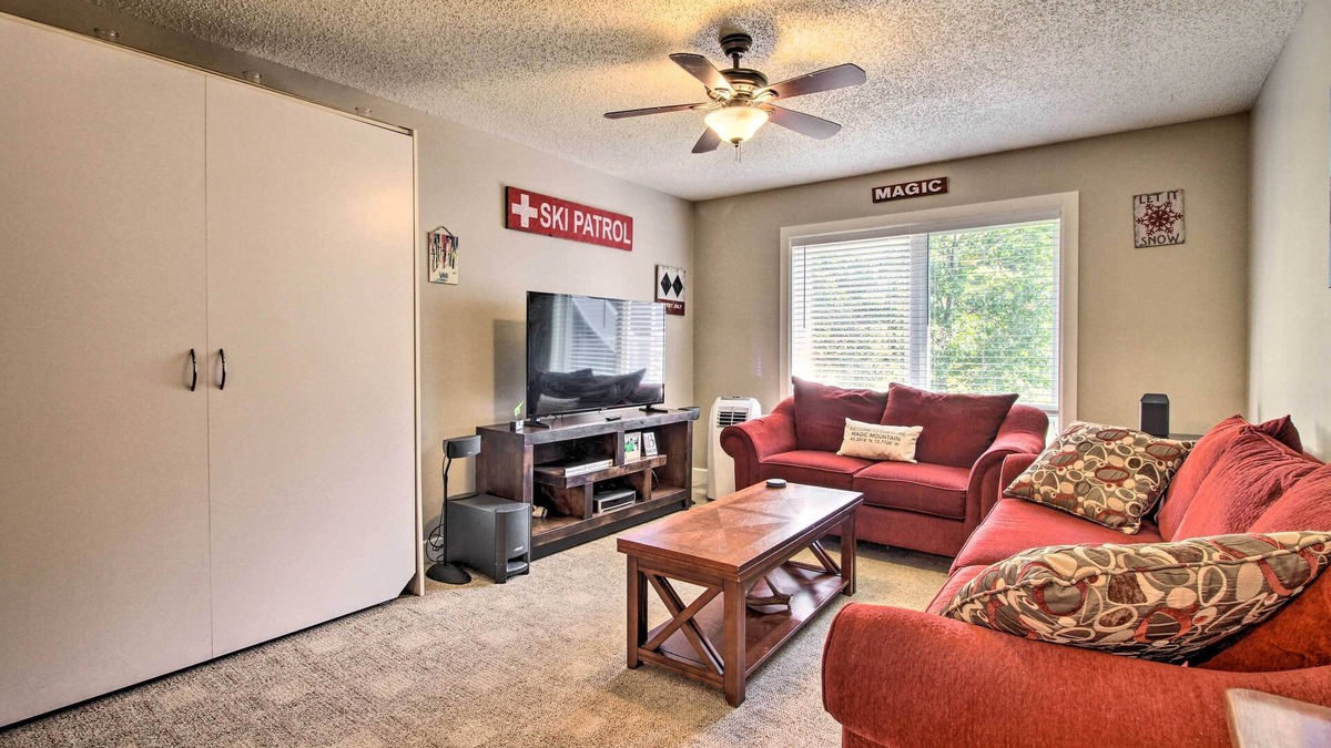 Londonderry Condo | Cozy Condo w/Magic Mountain Ski-In Access!