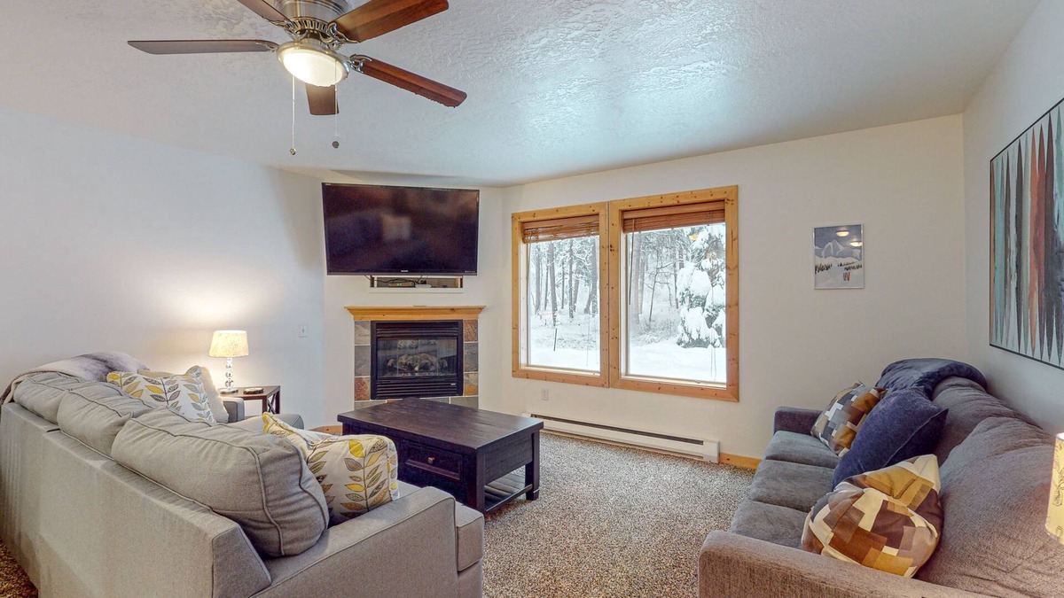 McCall Condo | Cozy condo with fireplace, WiFi, close to Payette Lake and downtown McCall