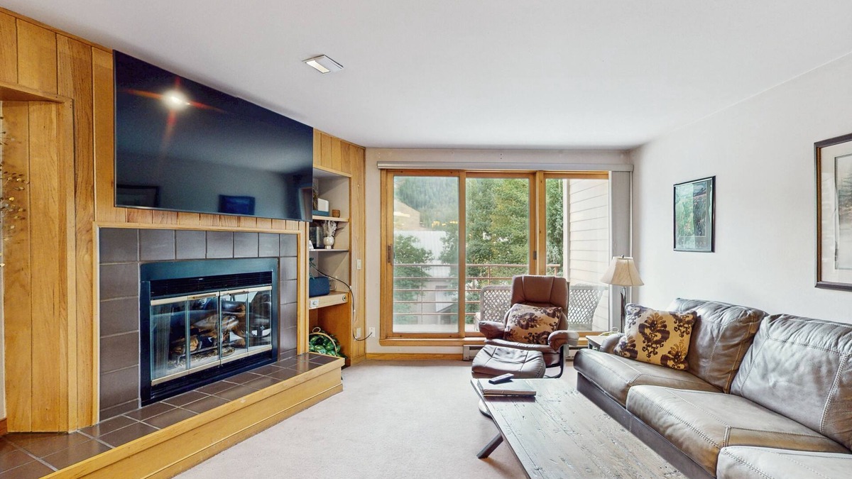 Mountain House Condo | Cozy Condo with Great Views, Shared Pool & Hot Tub - 350 Yards to the Slopes