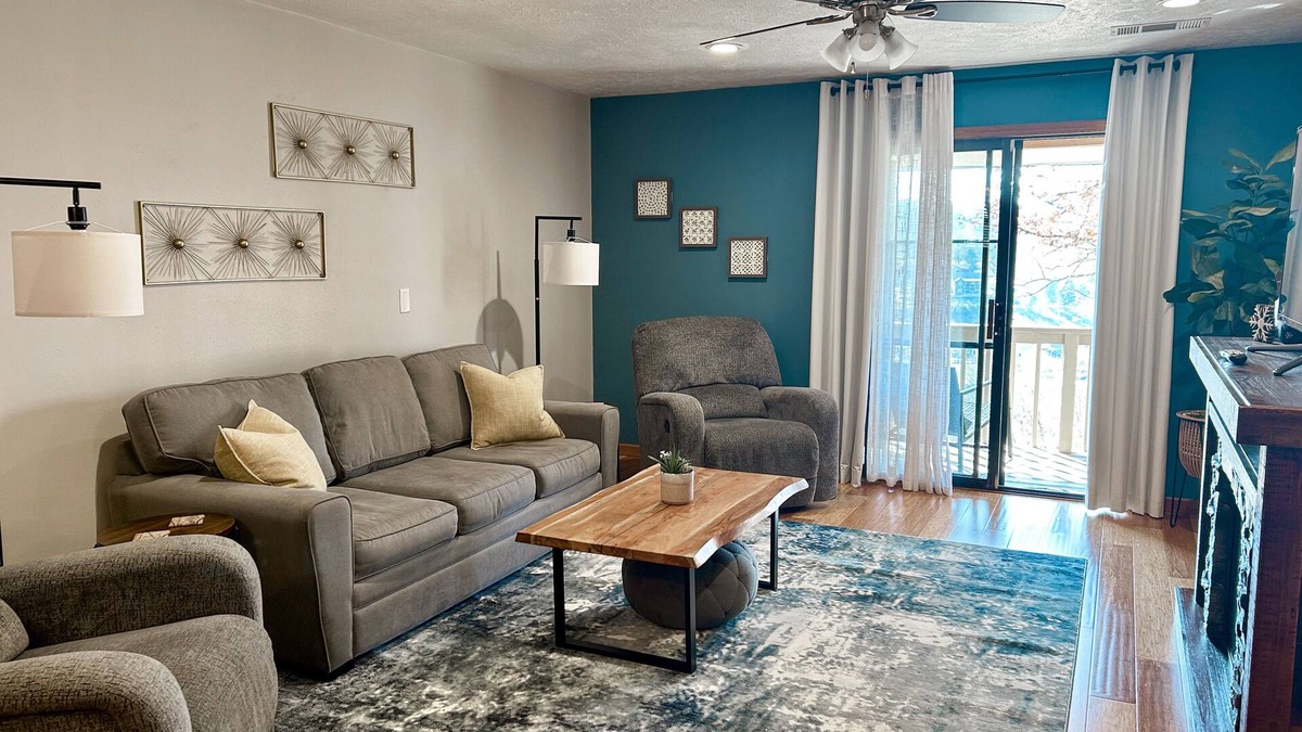 Table Rock Condo | Cozy Condo with Lake View and Golf. Short walk and quicker drive to amenities!