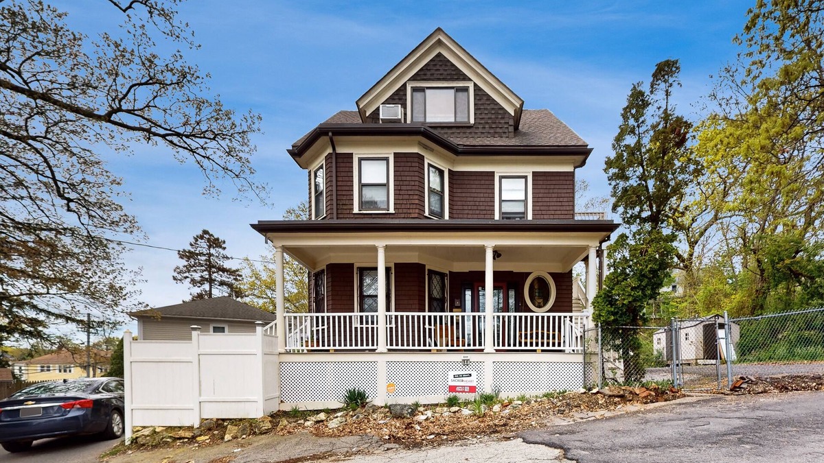 West Street - River Street House | Cozy Condo with Pet-Friendly Vibes, WiFi, Full Kitchen, and a Scenic Balcony