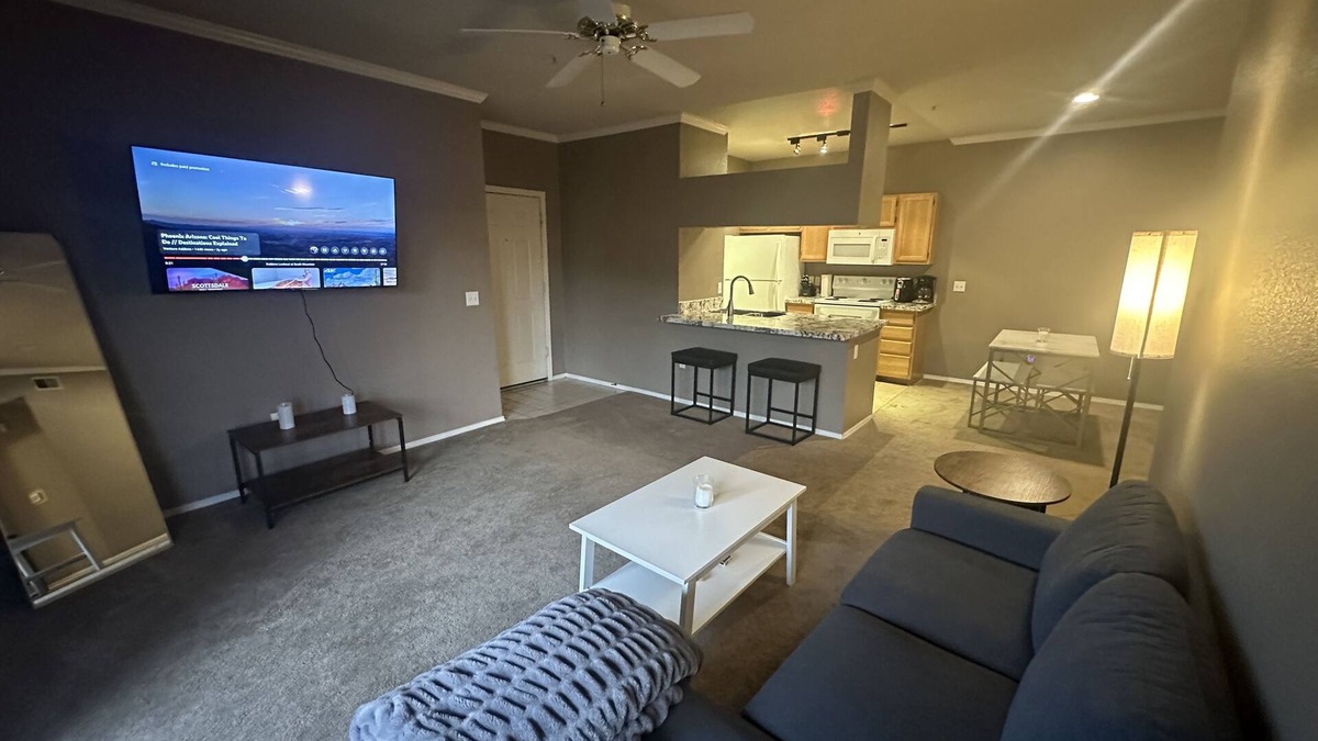 Camelback East Condo | Cozy Condo with Pool in Gated Community by PHX Airport, Tempe, and Old Town ❤️📍