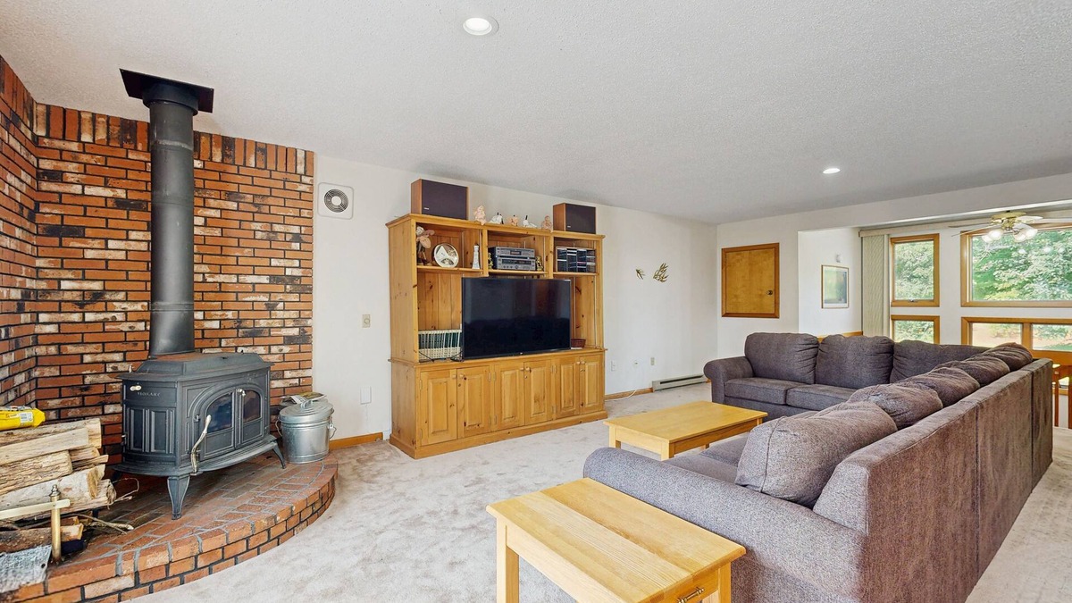 Bartlett Condo | Cozy Condo with Shared Pool, High-Speed WiFi, W/D, Partial AC, & Wood Stove